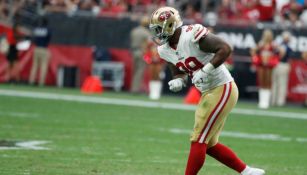 DeForest Buckner en celebración con los San Francisco 49ers 