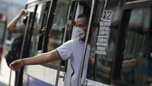 Hombre con tapabocas en El Salvador