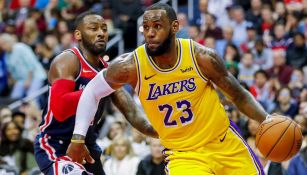 LeBron James durante un partido con los Lakers