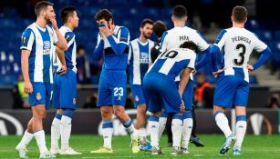 Jugadores del Espanyol, en lamento tras derrota