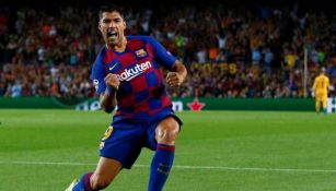 Luis Suárez canta un gol con la afición del Barcelona 