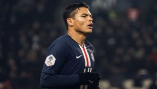 Thiago Silva durante un duelo con el PSG