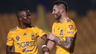 Enner Valencia y Gignac en festejo de gol