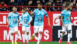 Pachuca celebra uno de sus goles en Tijuana 