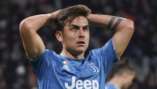 Paulo Dybala se lamenta durante un partido con la Juventus