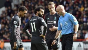 Jugadores del Liverpool, durante un partido 