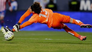 Memo Ochoa jugando en España