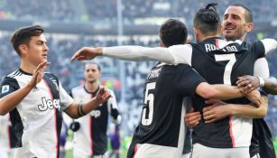 La Juve celebra un gol en equipo 