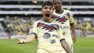 Leo Suárez celebrando un gol con América