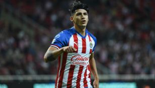 Pulido, en festejo con Chivas