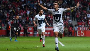 Juan Dinenno celebrando un gol con Pumas