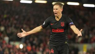 Llorente festeja un gol contra Liverpool en Anfield