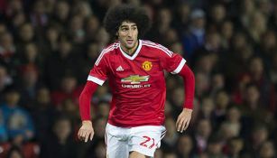 Fellaini durante un duelo con el Manchester United