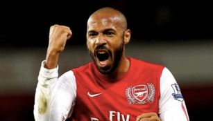 Thierry Henry celebra un gol con Arsenal 