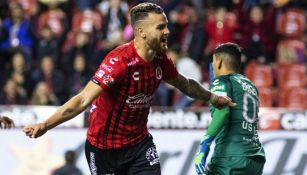 Leandro González festeja un gol con Xolos