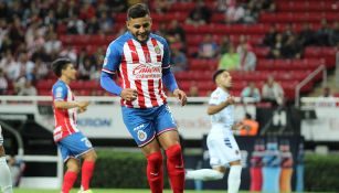 Alexis Vega en partido con Chivas 