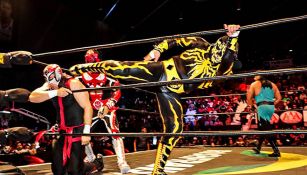 Batalla espectacular en Lucha Libre Triple A