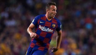 Arthur en un juego con el Barcelona en La Liga 