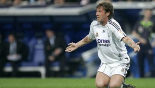 Antonio Cassano durante un duelo con el Real Madrid 