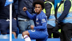 Willian durante un partido con el Chelsea