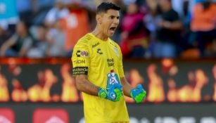 Óscar Ustari en acción con Pachuca