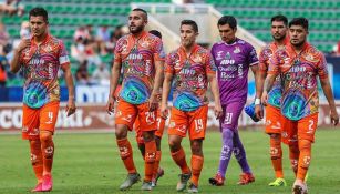 Jugadores de Alebrijes al final de un partido