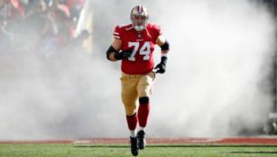 Joe Staley en acción con los San Francisco 49ers