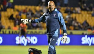 Conejo Pérez antes de un partido de Cruz Azul