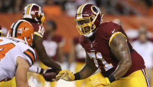 Trent Williams durante un patido con los Redskins