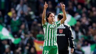 Diego Lainez, durante un partido con Betis en México