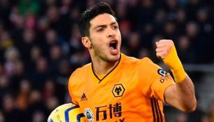 Raúl Jiménez festeja un gol con Wolverhampton