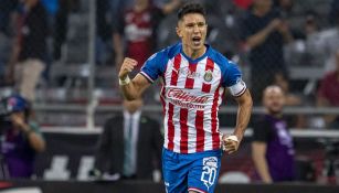 Jesús Molina celebra una anotación con Chivas 