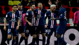 Jugadores del PSG festejan un gol ante Mónaco