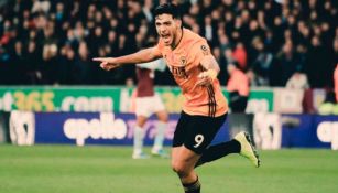 Raúl Jiménez celebra un gol con Wolves