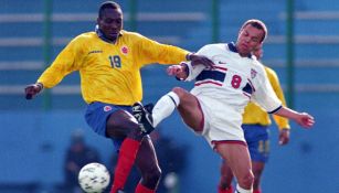 Freddy Rincón durante un partido con Colombia frente a Estados Unidos 