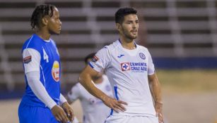 Lucas Passerini durante un juego de Cruz Azul