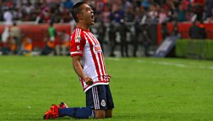 Marco Fabián celebrando una anotación con Chivas