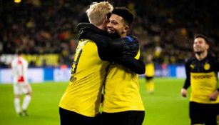 Julian Brandt y Jadon Sancho en festejo de gol