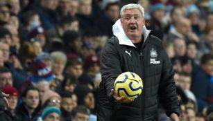 Steve Bruce durante un partido del Newcastle