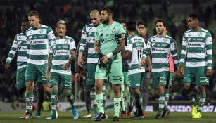 Jugadores de Santos en el partido contra Pumas