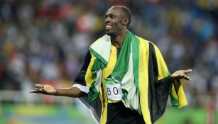 Usain Bolt celebra tras ganar una carrera