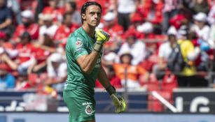 Toño Rodríguez durante un duelo con Chvas