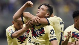 Federico Viñas celebra un gol con el América