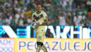 Nico Castillo durante un partido con América