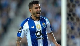 Jesús Corona durante un partido con Porto