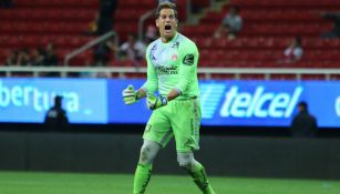 Sebastián Sosa celebrando una anotación con Monarcas