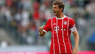  Thomas Müller durante un duelo con el Bayern Munich