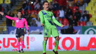 Aldo Rocha celebra un gol con Morelia