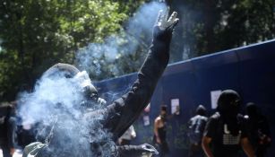 Manifestantes lanzaron bombas molotov a la Embajada de Estados Unidos