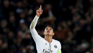 Thiago Silva durante un partido con el PSG